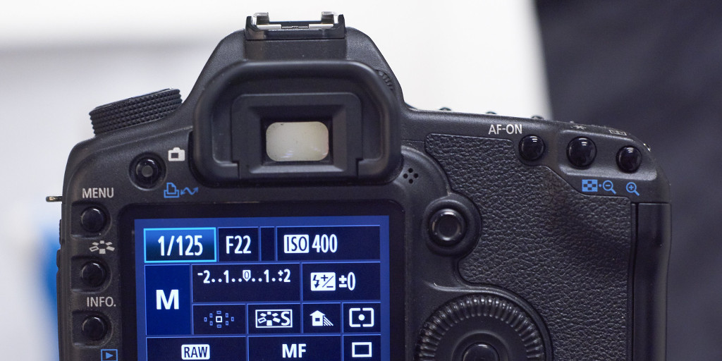 best dslr camera settings for portraits